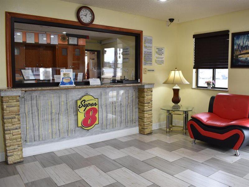 Super 8 By Wyndham Newport News/Jefferson Ave. Hotell Eksteriør bilde