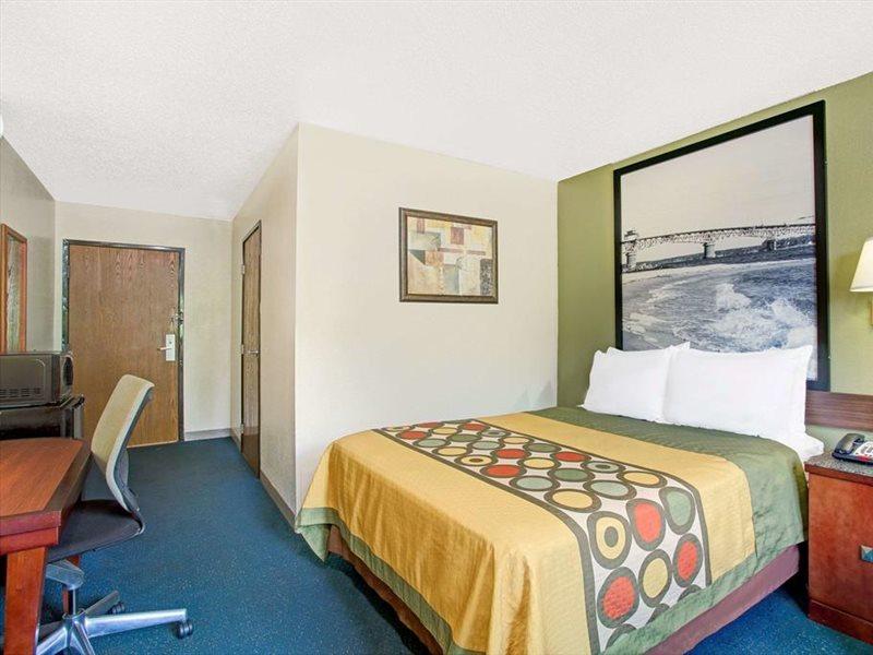 Super 8 By Wyndham Newport News/Jefferson Ave. Hotell Eksteriør bilde