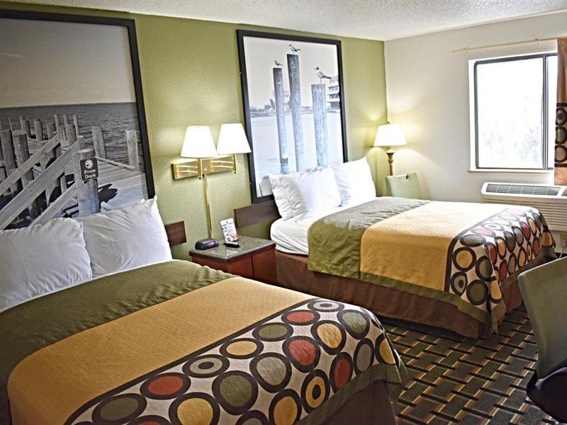 Super 8 By Wyndham Newport News/Jefferson Ave. Hotell Eksteriør bilde