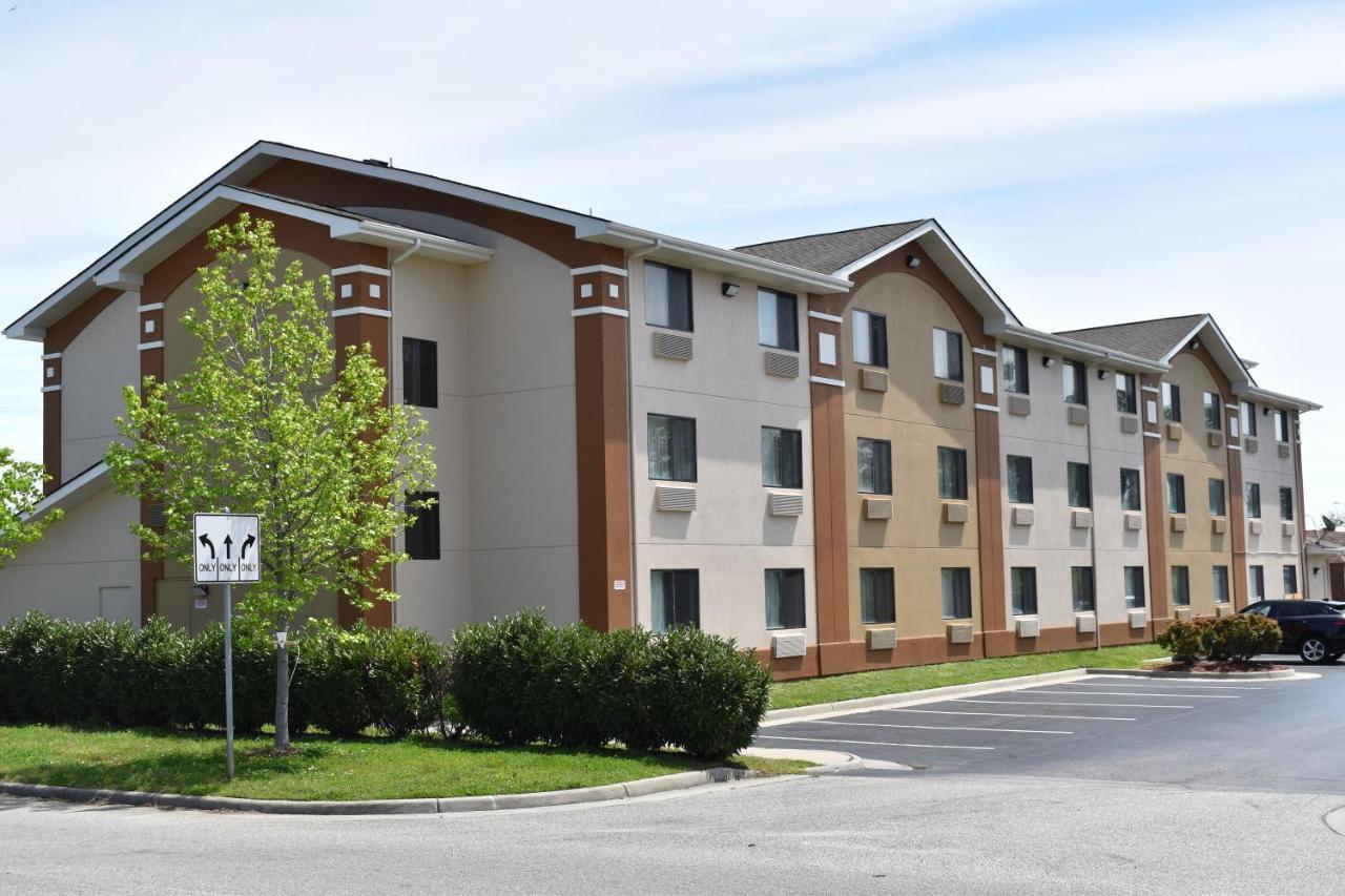 Super 8 By Wyndham Newport News/Jefferson Ave. Hotell Eksteriør bilde