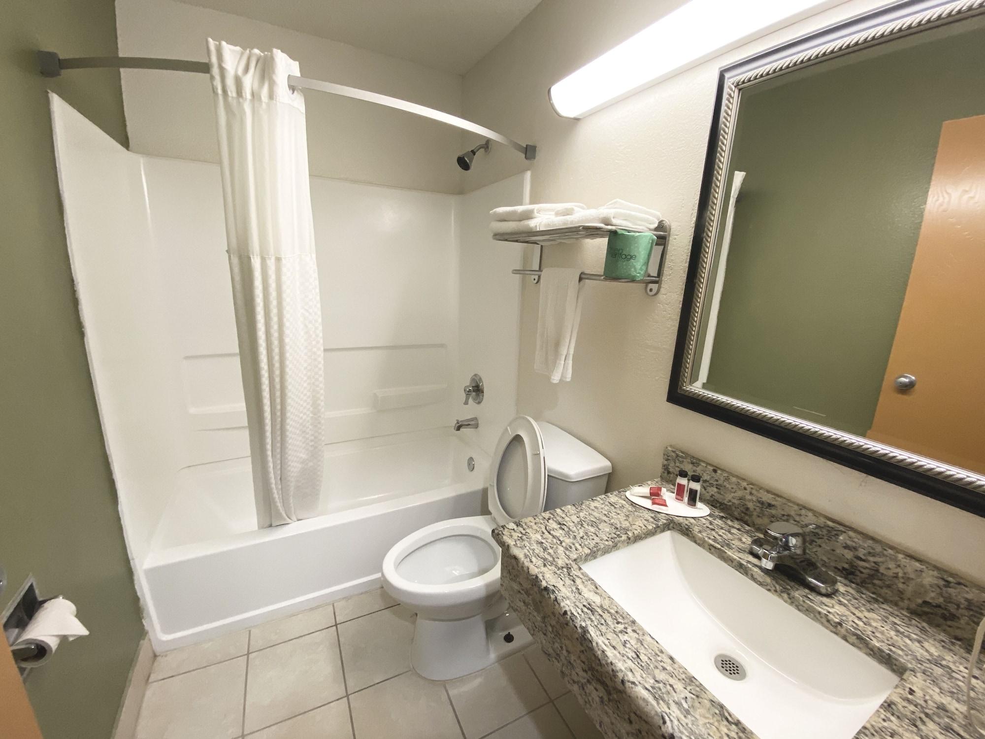 Super 8 By Wyndham Newport News/Jefferson Ave. Hotell Eksteriør bilde