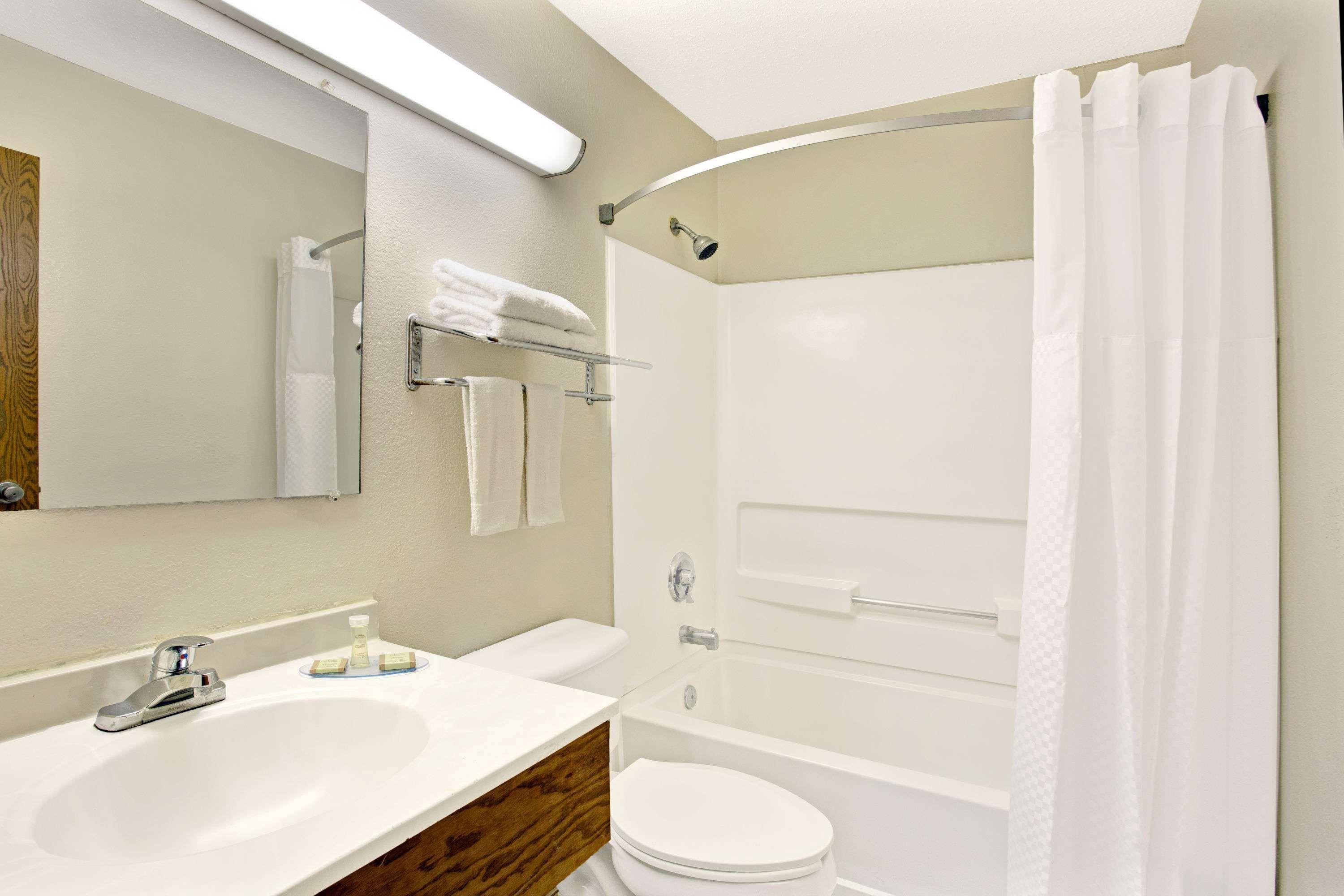 Super 8 By Wyndham Newport News/Jefferson Ave. Hotell Eksteriør bilde