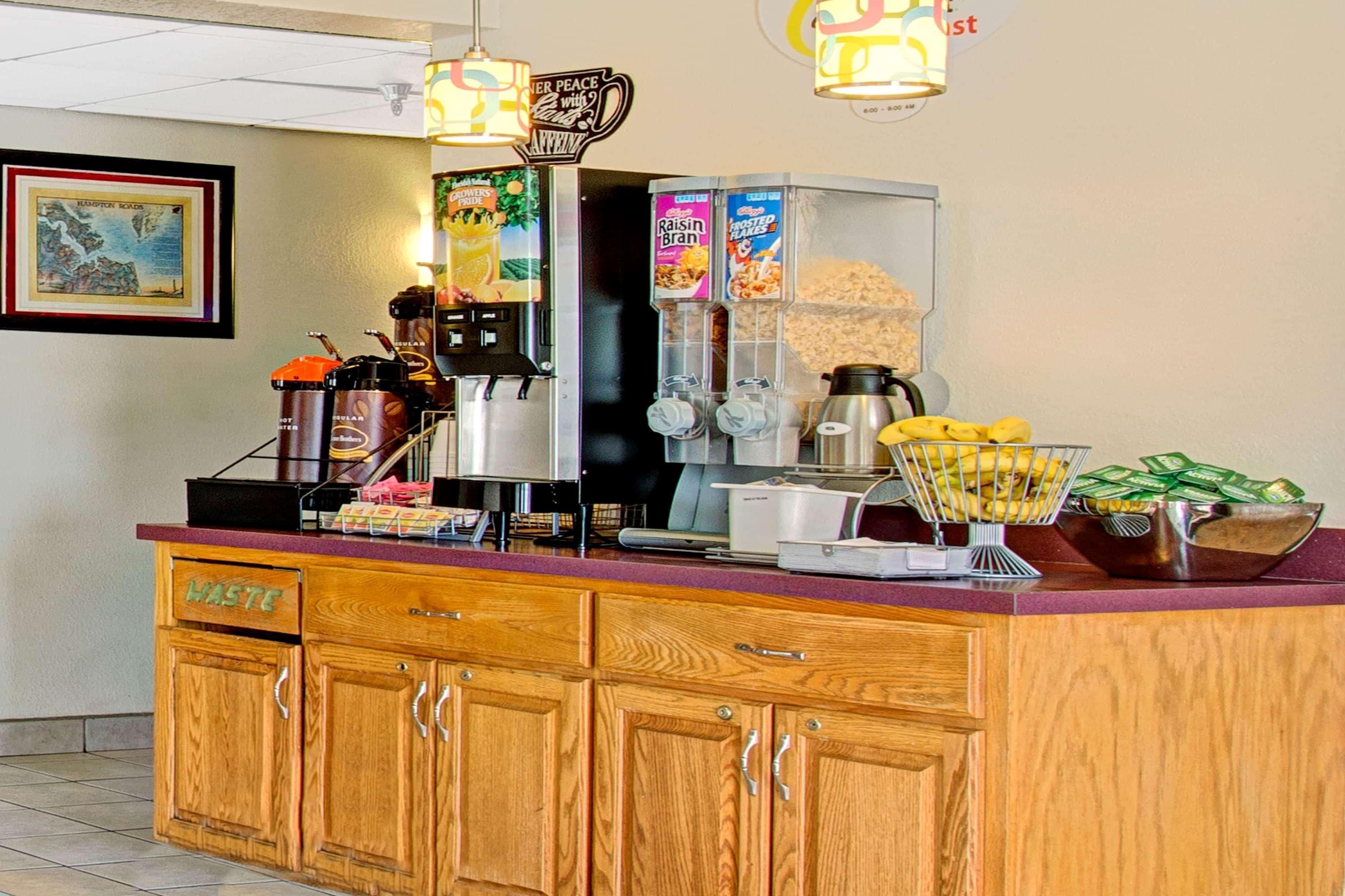 Super 8 By Wyndham Newport News/Jefferson Ave. Hotell Eksteriør bilde