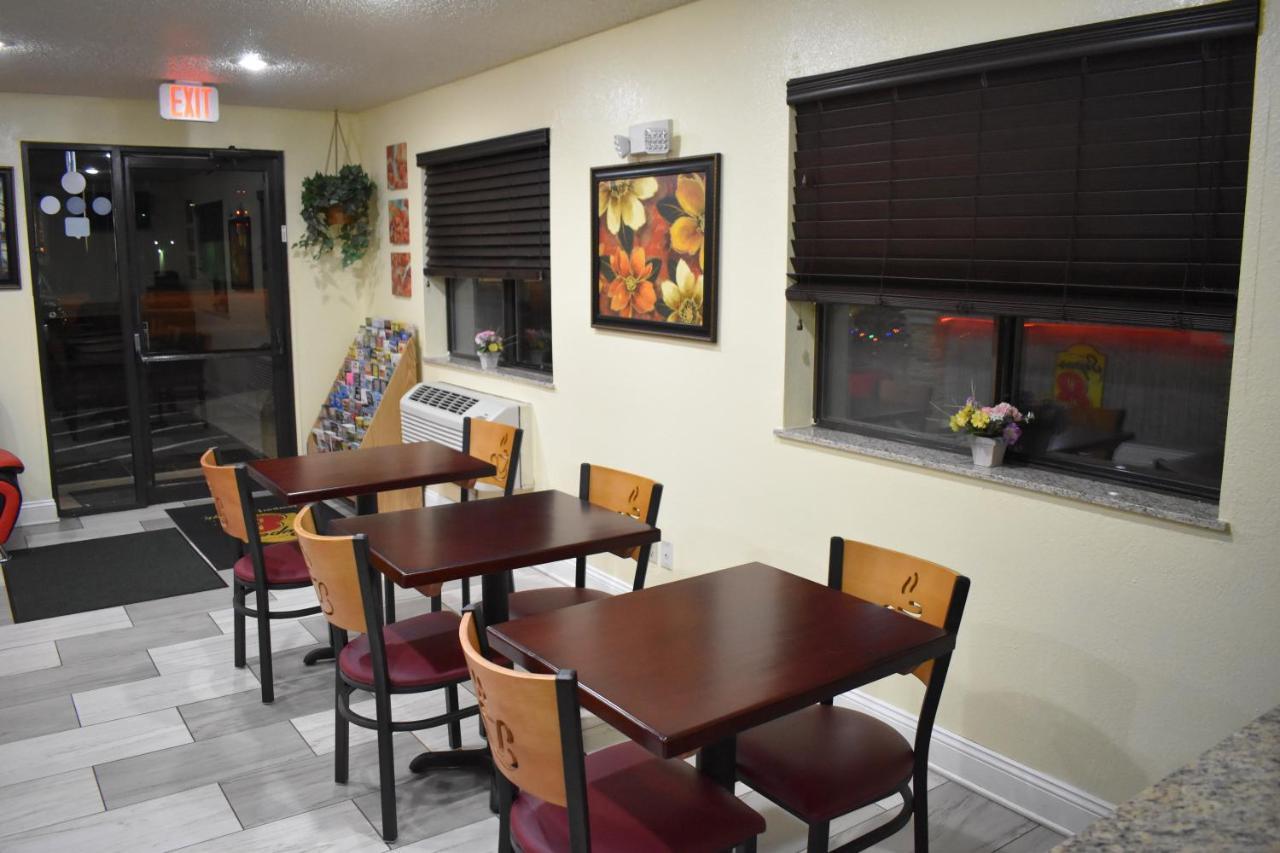 Super 8 By Wyndham Newport News/Jefferson Ave. Hotell Eksteriør bilde
